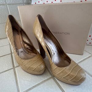 GENERATION Y Croc-Embossed Platform Pumps in Tan
